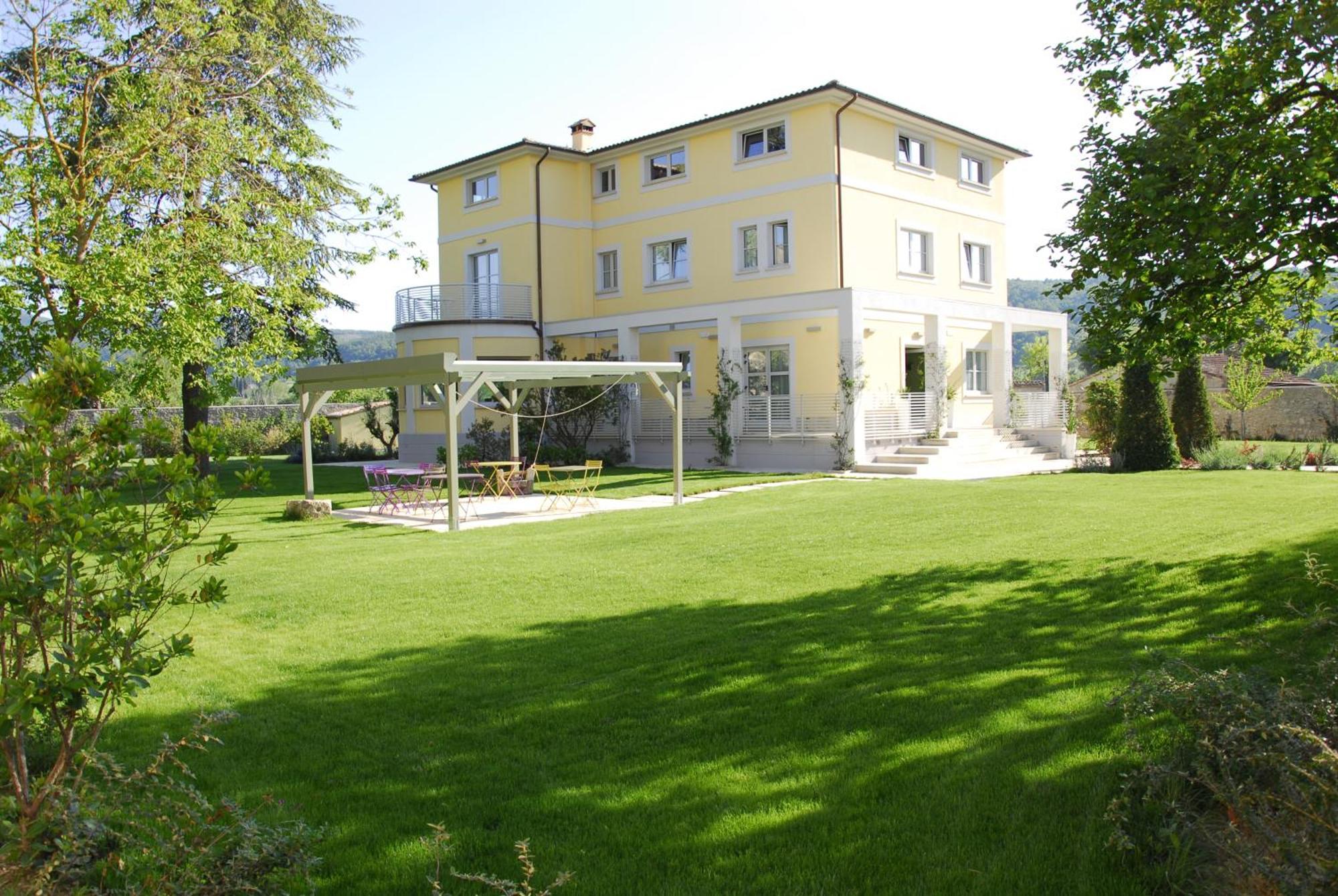 Ai Lecci In Centro Hotel Sarteano Exterior photo